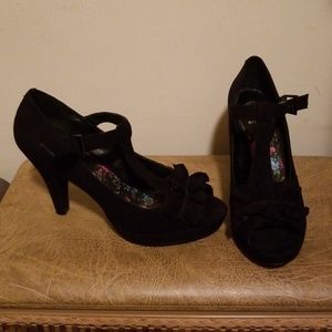 Guess Black Ruffled "Doilie" T-Strap 4" Heels
